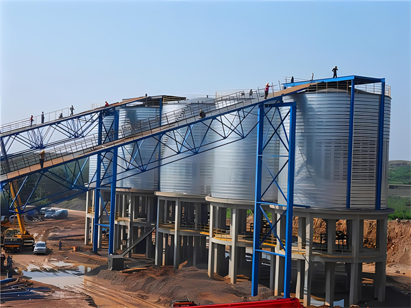 三台螺旋钢板仓